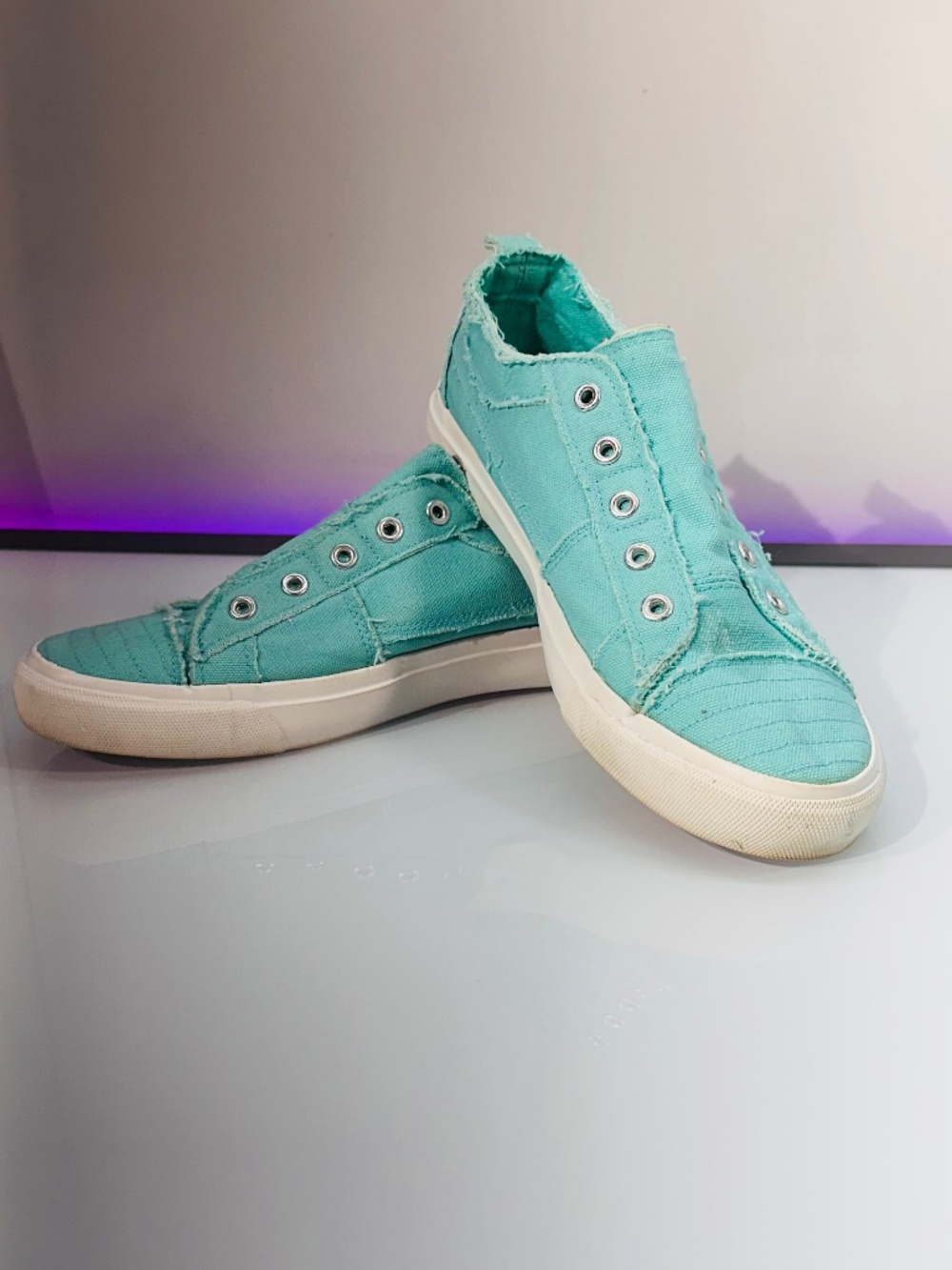 Corkys "Babalu" Aqua Blue Slip-on Sneaker, sz 9 (A35)